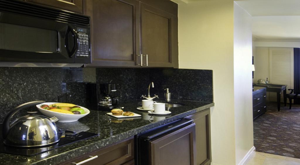 Residences At The Atlantic Resort Форт Лодърдейл Стая снимка